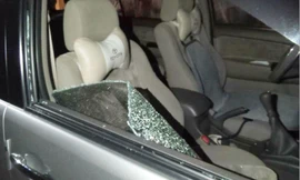 Một chiếc ô tô bị đập kính lấy trộm tài sản xảy ra trên địa bàn tỉnh Bình Dương