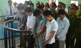 Các bị cáo trước vành móng ngựa