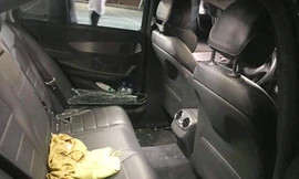 Ô tô gửi trong siêu thị bị đập kính lấy sạch tài sản