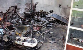 3 chiếc xe máy là tài sản đắt giá nhất của gia đình bà Thanh đã bị lửa thiêu rụi cùng với nhiều tài sản, đồ gia dụng trong nhà