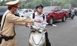 Vội đi thi, nam sinh lớp 11 ở Hà Nội lấy xe máy của bố đến trường