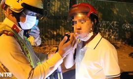 Sợ bị vợ mắng vì hút thuốc, tài xế dùng nước súc miệng và dính nồng độ cồn