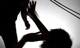Bốn người siết cổ cháu trai đến chết