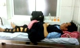 Ông Tiết Minh Hồng điều trị tại bệnh viện sau khi bị 2 kẻ lạ mặt tấn công