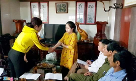 Phụ huynh Nghĩa bắt tay xin lỗi cô Phan Thị Hiên