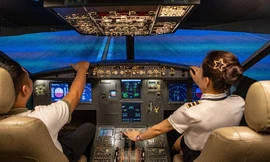 Người Hà Nội chi tiền triệu 'lái máy bay Airbus' cảm giác rung lắc như thật