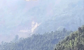 Đang xác định nguyên nhân vụ nổ trên đỉnh núi ở Làng Nủ