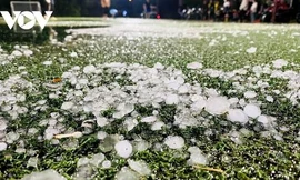 Mưa đá với mật độ dày tại thành phố Điện Biên Phủ