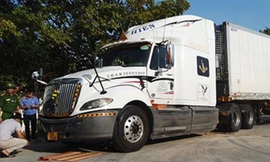 Khám nghiệm dấu vết trên xe đầu kéo