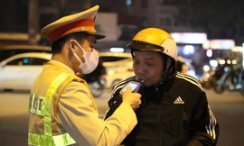 Mải nâng chén trong tiệc tất niên, nhiều tài xế vi phạm nồng độ cồn 'kịch khung'