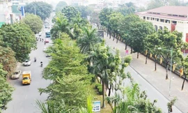 Cận cảnh dải phân cách đường Hoàng Quốc Việt trước ngày bị thu hẹp tới 70%