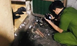 Nghi nổ pháo tự chế, bố chết, mẹ và con trọng thương