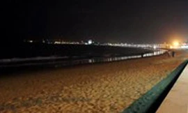 Cô bé 13 tuổi nghi bị xâm hại trên bãi biển trong đêm