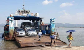 Hải Phòng tạm dừng chở ôtô con, ôtô từ phà Gót ra Cát Bà.