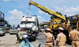 Tài xế xe đầu kéo 'thông chốt' kiểm dịch gây tai nạn liên hoàn