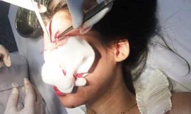 Phản ứng vì bị trêu ghẹo, 2 thiếu nữ bị nam thanh niên hành hung