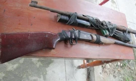 Ngã xe máy khiến súng cướp cò, một 'thợ săn' tử vong