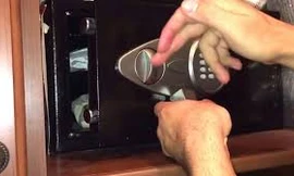 Ghi mã két sắt vào chùm chìa khóa, cụ bà mất 1,2 tỷ đồng