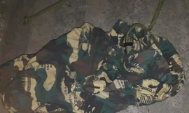 Chiếc túi vải nghi can tự chế trùm đầu tài xế xe ôm để cướp tài sản