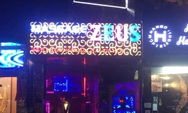 Cơ sở massage ở phố Tây