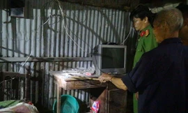 Lực lượng Công an khám xét nơi ở của nghi phạm