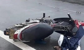 Chiếc xe máy để lại hiện trường. Nguồn: facebook