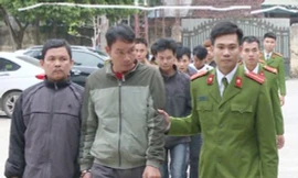 Ổ nhóm đánh bạc trên thuyền neo tại sông Mã bị công an bắt giữ