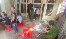Vợ tử vong, chồng bị thương nặng trong căn nhà khóa trái