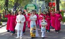 Hơn 1.000 phụ nữ Thủ đô đồng diễn dân vũ trong trang phục áo dài