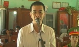 Vì tham của trên đường đi thăm người yêu, Tuấn bị lãnh án 12 tháng tù.