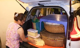 Phía sau chuyện người dân Phú Thượng lái xế hộp bán xôi vỉa hè