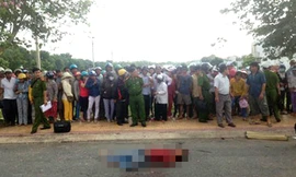 Anh Lâm nằm chết bên đường. Ảnh: Báo Người Lao Động