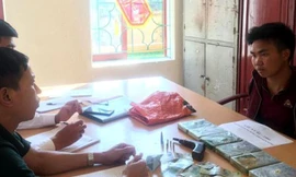 Đối tượng Lầu A Câu cùng tang vật.