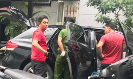 Cảnh sát khám nghiệm ôtô