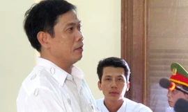 Phó Công an TP Tuy Hòa Lê Đức Hoàn có mặt tại phiên tòa phúc thẩm vụ án dùng nhục hình với tư cách người làm chứng. Ảnh: Tấn Lộc