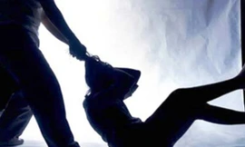 Thiếu nữ 16 tuổi dắt 2 tên cướp về nhà khống chế mẹ ruột để cướp tài sản. Ảnh minh họa