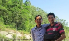 Anh Ý bên trái đã đem trả lại 200 triệu cho một vị khách Trung Quốc- Ảnh Minh Đức.