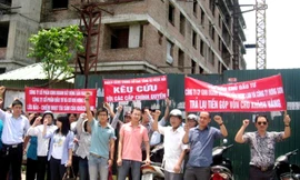 Hàng trăm người dân kêu cứu vì ném tiền tỉ vào chung cư không phép 83 Ngọc Hồi