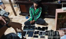 Hùng cùng tang vật của vụ trộm