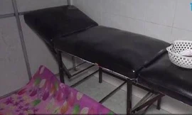 Chiếc ghế dùng để vui vẻ với khách của bà chủ và nhân viên