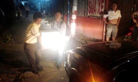 Sau khi tìm thấy, cơ quan chức năng đã bảo vệ kỹ càng chiếc máy để đem đi