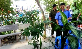 Cơ quan chức năng thực nghiệm hiện trường vụ cướp tài sản xảy ra tại nhà bà Sa