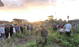 Cơ quan chức năng tìm con dao gây án tại hiện trường