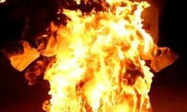 Tạt xăng đốt chết chồng hờ vì ghen ở Bình Thạnh