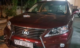 Ôtô hiệu Lexus bị cảnh sát chặn khi tài xế điều khiển từ khách sạn về hướng TP.HCM