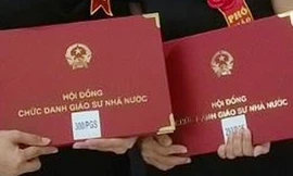 Hàng năm, Hội đồng Chức danh giáo sư nhà nước sẽ tổ chức lễ trao giấy chứng nhận cho các tân giáo sư, phó giáo sư, riêng năm nay không tổ chức