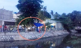 Vụ hai anh em ruột đuối nước tử vong: Bờ kênh bị khuyết nhiều đoạn lan can