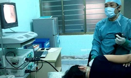 Bỏng do uống axít được phát hiện bằng nội soi. Ảnh minh họa: Trung Hào