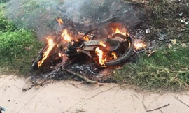 Chiếc xe máy bị đốt rụi