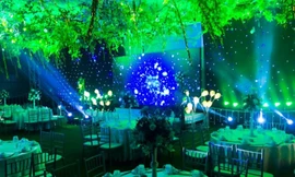 Quang cảnh buổi tiệc sinh nhật mà cô T tổ chức, nhưng chỉ có 5 khách tới dự